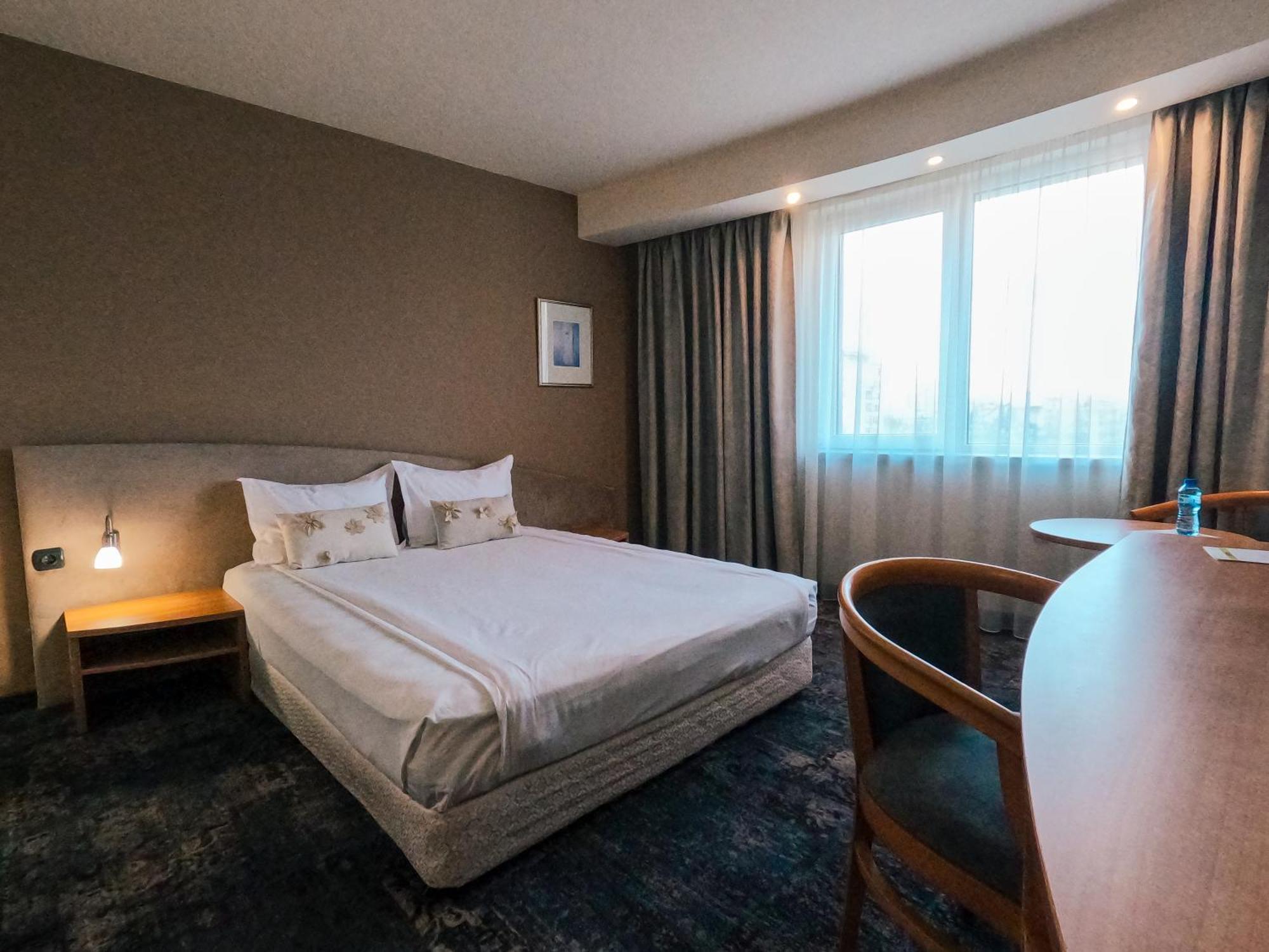 Triada Hotel — Photos 1